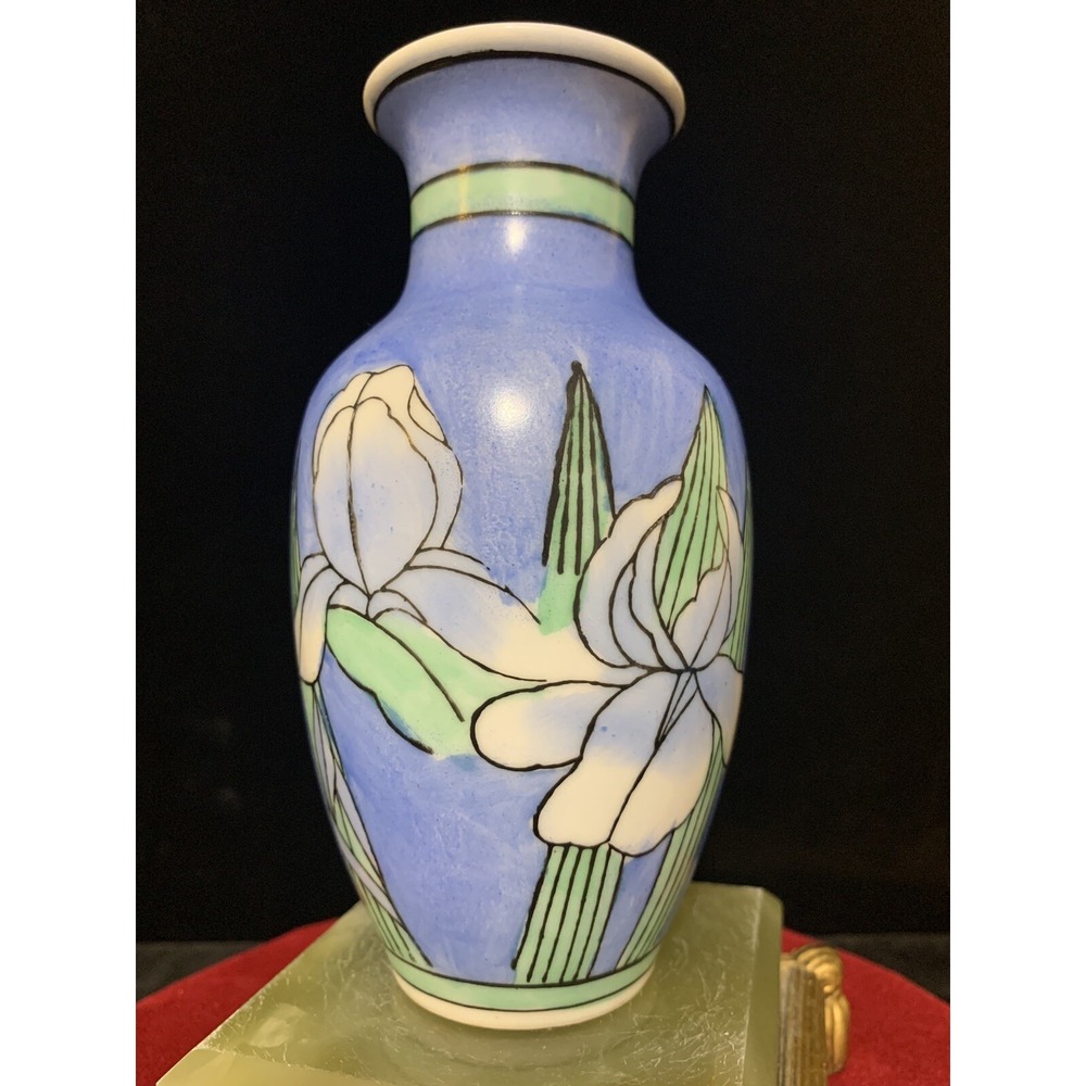 Vtg Ceramic Blue & White Iris Vase Chinese 6 Inches‎ Tall